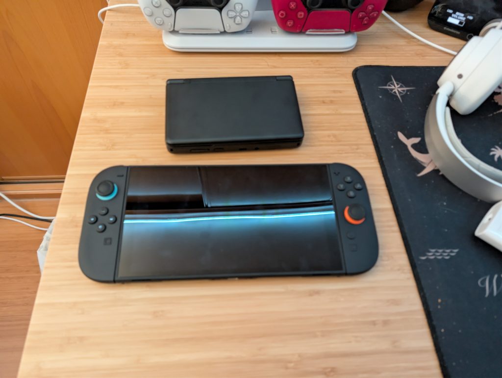 AYN Thor junto a una Nintendo Switch 2