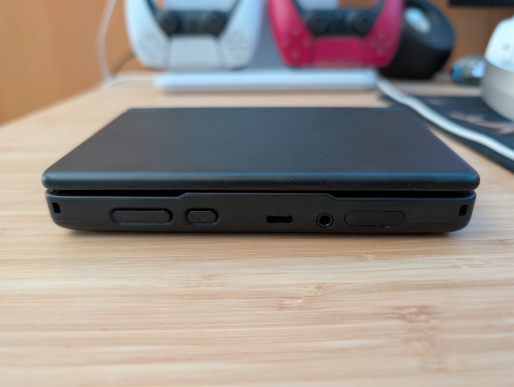 Puertos de la AYN Thor: USB-C, jack de auriculares y botones