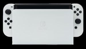 Nintendo Switch modelo OLED blanca colocada en su base